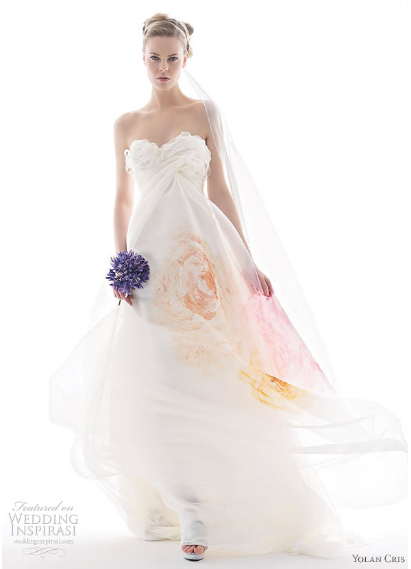 Yolan Cris 2010 Renacimiento collection - Astrid strapless wedding dress with colorful painted watercolor effect Yolan Cris 2010 Renacimiento collection - Astrid strapless wedding dress with colorful painted watercolor effect