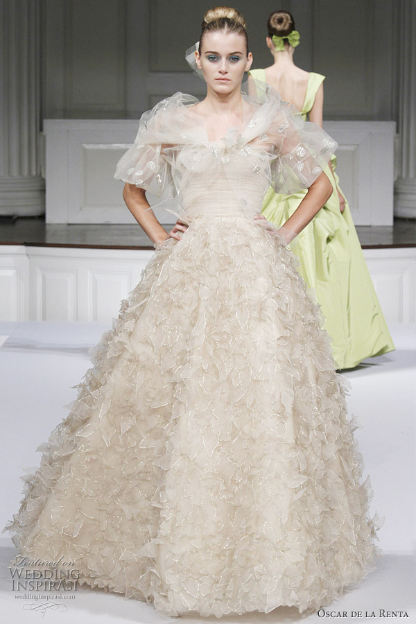 Oscar de la Renta Spring/Summer 2011 - platine embroidered organza strapless floral gown with ruffle organza full skirt Oscar de la Renta Spring/Summer 2011 - platine embroidered organza strapless floral gown with ruffle organza full skirt