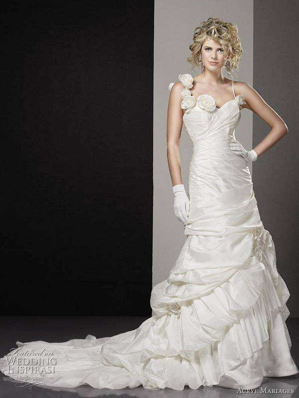 I love you wedding dress - Aurye Mariages 2011 bridal gown collection