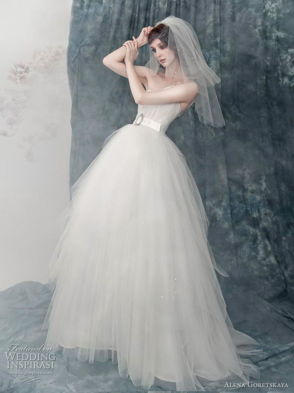Alena Goretskaya 2011 russian wedding gown collection - Aurina English tulle dress, crystal adorned belt Alena Goretskaya 2011 russian wedding gown collection - Aurina English tulle dress, crystal adorned belt