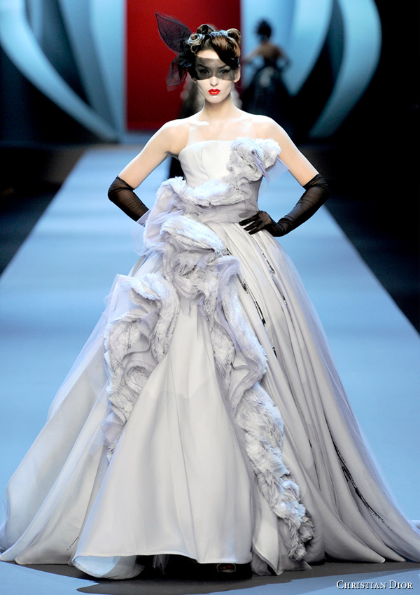 Christian Dior Spring 2011 Couture runway show in Musée Rodin in Paris. John Galliano's haute Couture collection for Christian Dior. Christian Dior Spring 2011 Couture runway show in Musée Rodin in Paris. John Galliano's haute Couture collection for Christian Dior.