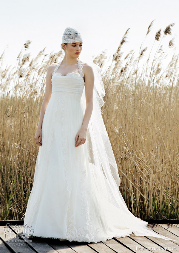 Pronuptia 2011: Empire de bohème - Sublime silhouette in pleated tulle and lace. The swimsuit décolleté is highlighted by a refined guipure. The bosom is covered with a taffeta drape. Tulle bordered with guipure on the front.