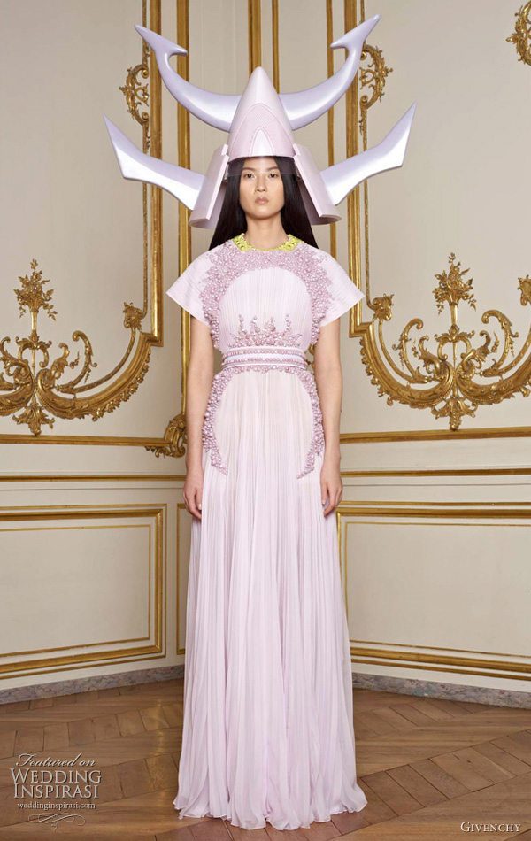 Givenchy Spring/Summer 2011 Couture collection - lavender dress and japanese kabuto inspired horned helmet Givenchy Spring/Summer 2011 Couture collection - lavender dress and japanese kabuto inspired horned helmet