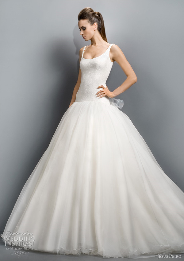 2011 jesus peiro wedding dress