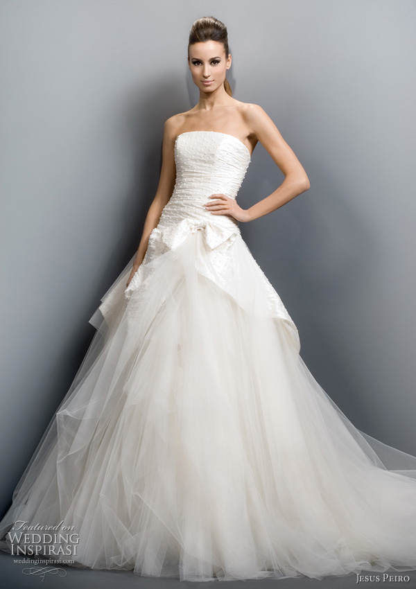 Jesus Peiro wedding dress