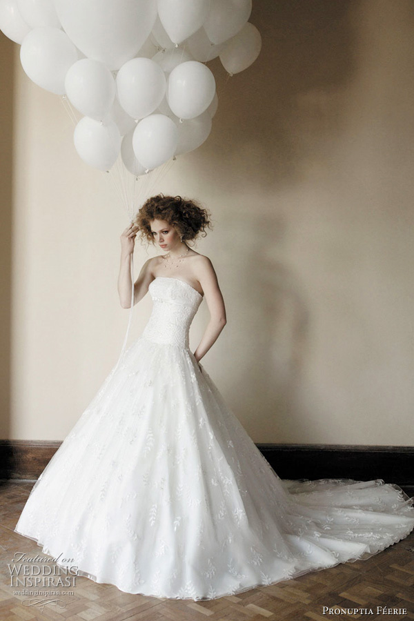 Pronuptia Bridal 2011 collection  - Magique féérie wedding dress, pictured with large white balloons -  Bustier in guipure lacelow waist, with satin bias emphasising the bosom, wide-volume tulle skirt with lace applications for the silhouette of your dreams.