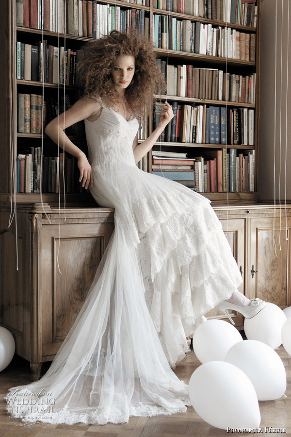 Pronuptia 2011 wedding dress collection - Rare féérie - Sublime dress in pleated tulle and wide lace frill cascade.