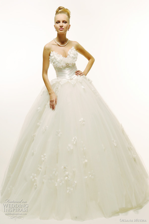 taylor wedding dress 2011