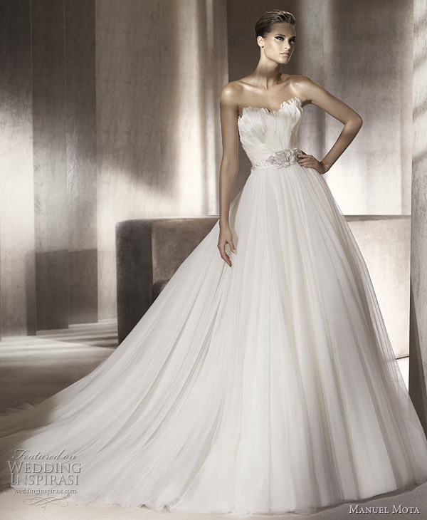 manuel mota for pronovias primor wedding dress