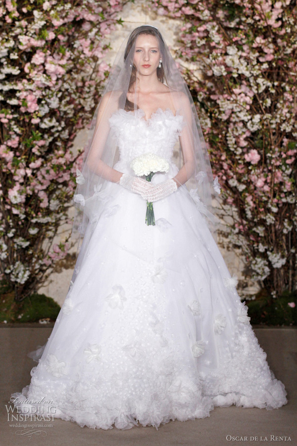 oscar de la renta spring 2012 - strapless ball gown wedding dress