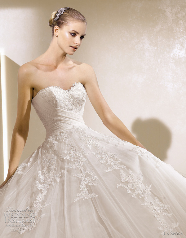 la sposa 2012 - Secreto wedding dress closeup