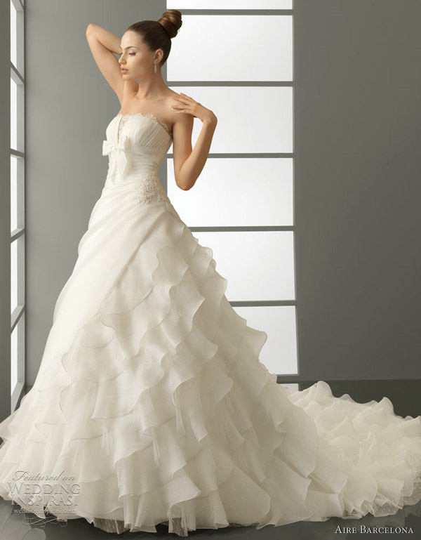 aire barcelona 2012 wedding gown - pestilo