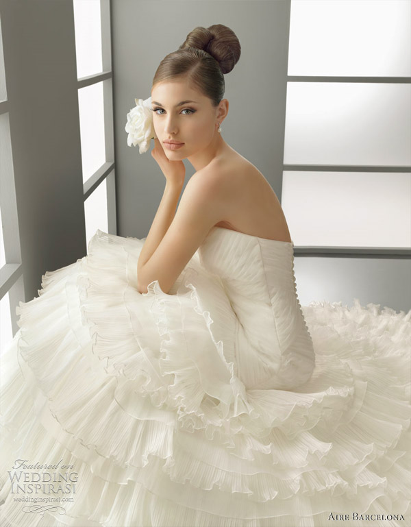 aire barcelona - Panama-Organza gown, in ecru.