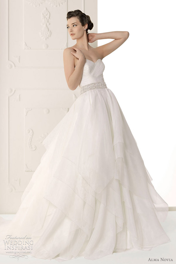alma novia wedding 2012 - Sutil bridal gown