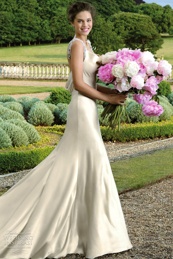 木造 Pronovias (Manuel Mota) ウェディングドレス | mcshoescolombia
