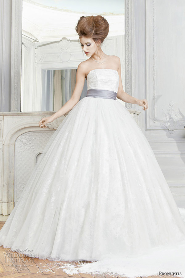 pronuptia paris 2012 - Fascinantne wedding dress
