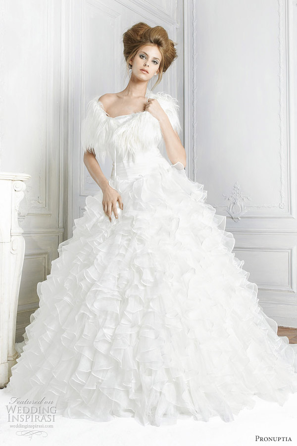 winter wedding dresses 2012 - Incroyable