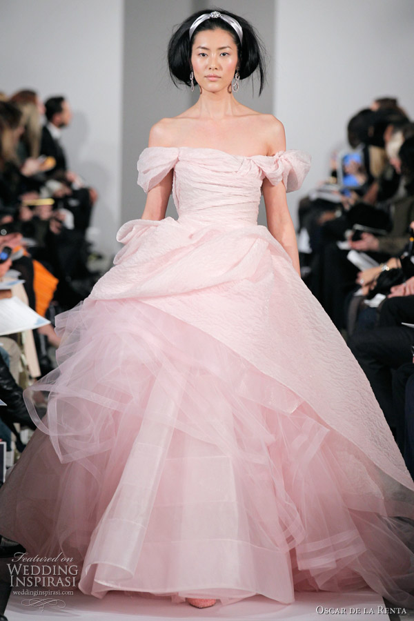 oscar de la renta fall 2012 wedding gown