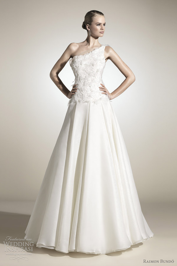 camelot wedding dress 2012 raimon bundo