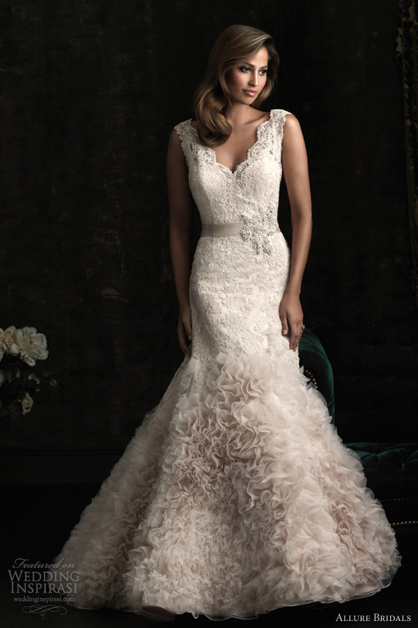 allure bridals 8960 sleeveless lace wedding dress