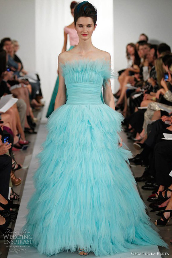 oscar de la renta spring 2013 rtw blue strapless crush pleated tiered gown 90