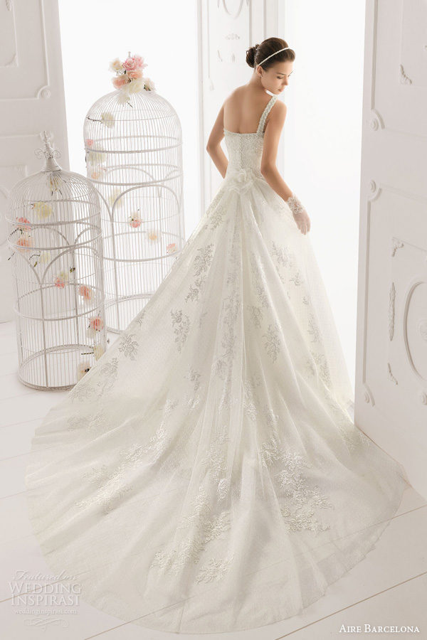 aire barcelona 2014 wedding dress ovacion one shoulder gown back train