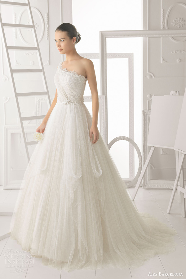 aire barcelona bridal 2014 obsesion one shoulder wedding dress