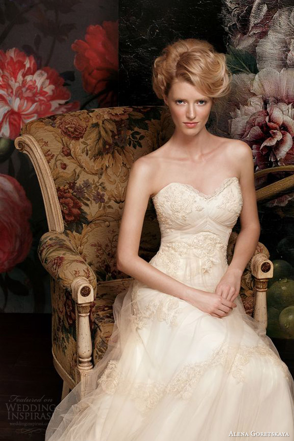 alena goretskaya papilio bridal 2014 grace strapless wedding dress bodice close up
