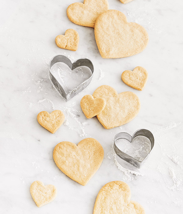 sur la table wedding registry heart shaped cookie cutter cookies