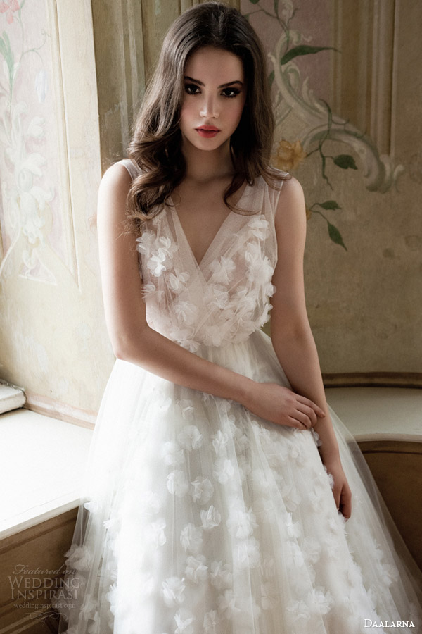 daalarna bridal 2014 sleeveless wedding dress close up