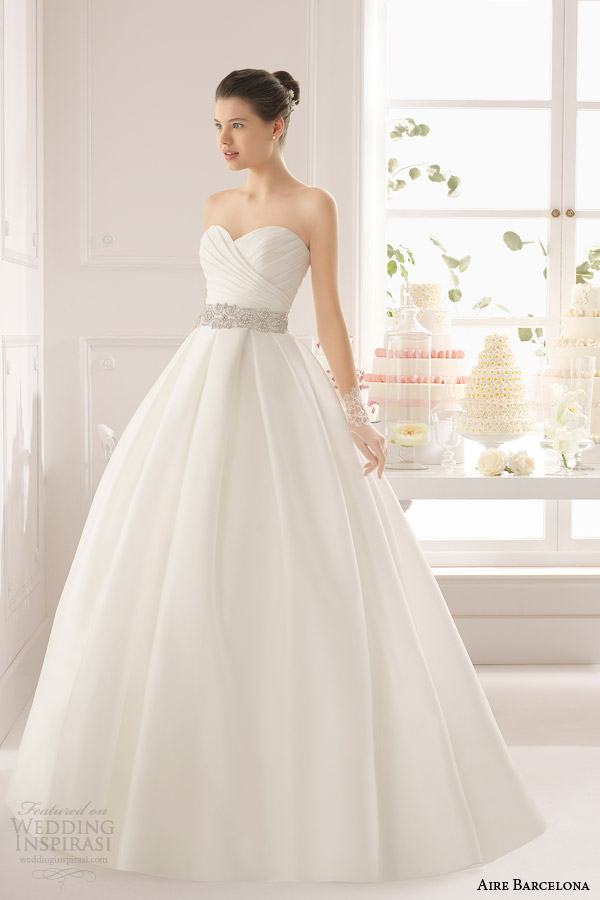 aire barcelona bridal 2015 aralia strapless surplice sweetheart neckline ball gown wedding dress