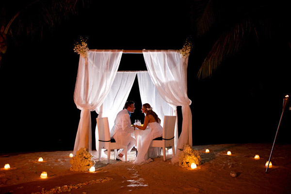 all inclusive adults only hotel riu palace jamaica romantic candlelit dinner beach