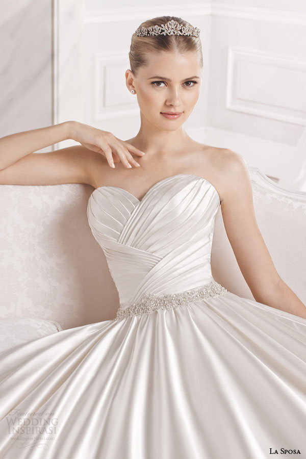 la sposa bridal 2015 eulalia strapless ball gown wedding dress sweetheart neckline cross over bodice close up