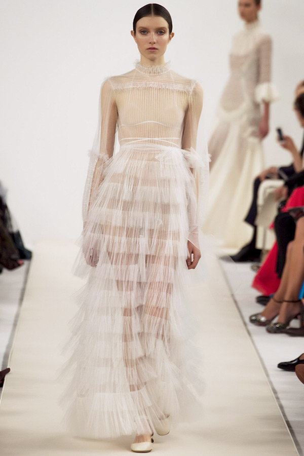 Romantic 2007 Valentino Ivory Silk Chiffon & Lace One Shoulder Bias Cu –  Shrimpton Couture