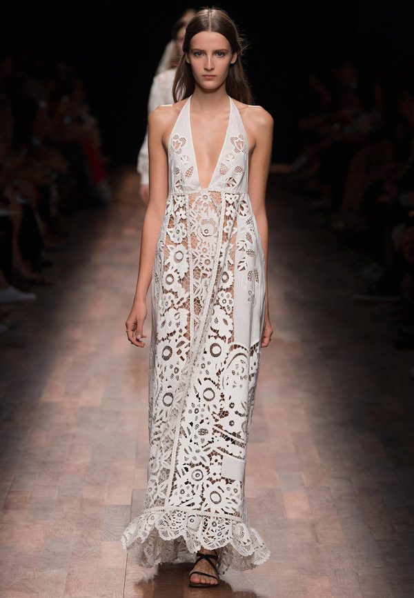 valentino spring 2015 ready to wear sleeveless guipure or crochet lace white gown