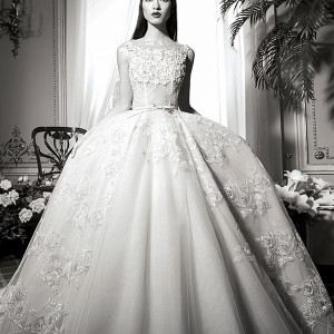 YolanCris bridal fall 2016 haute couture wedding dress boat neckline sleeveless floral embroidery corset bodice ball gown topacio