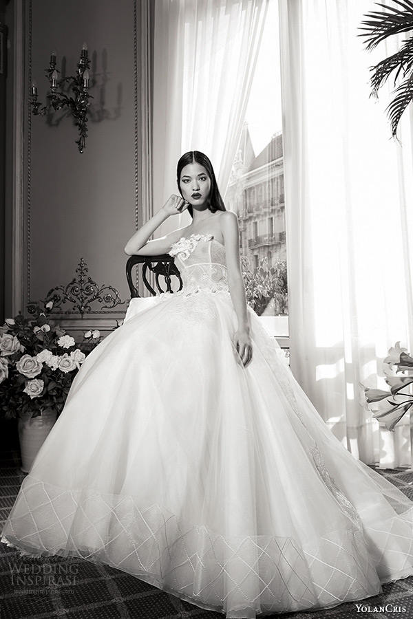 YolanCris bridal fall 2016 haute couture wedding dress boat neckline sleeveless floral embroidery corset bodice ball gown topacio