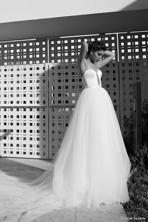 elihav sasson wedding dress 2015 strapless sweetheart neckline keyhole front clean white tulle bridal ball gown