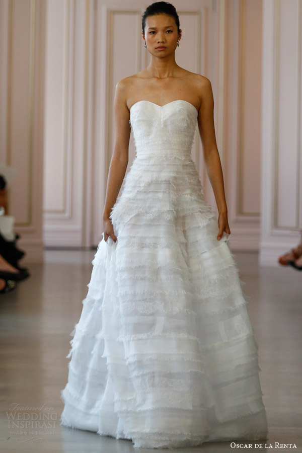 oscar de la renta spring 2016 bridal strapless lace organza tiered ball gown wedding dress