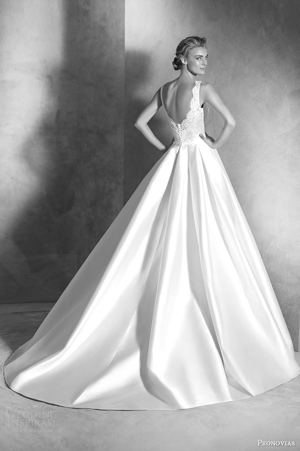 pronovias 2016 bridal atelier iziar haute couture wedding dress mikado silk lace bodice back view train