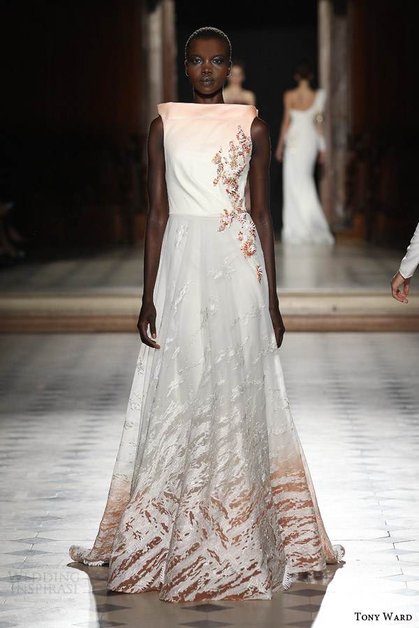tony ward couture fall winter 2015 2016 look 22 sleeveless haute couture gown tony ward couture fall winter 2015 2016 look 22 sleeveless haute couture gown