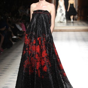tony ward couture fall winter 2015 2016 look 27 strapless red black haute couture gown