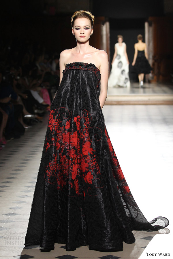 tony ward couture fall winter 2015 2016 look 27 strapless red black haute couture gown