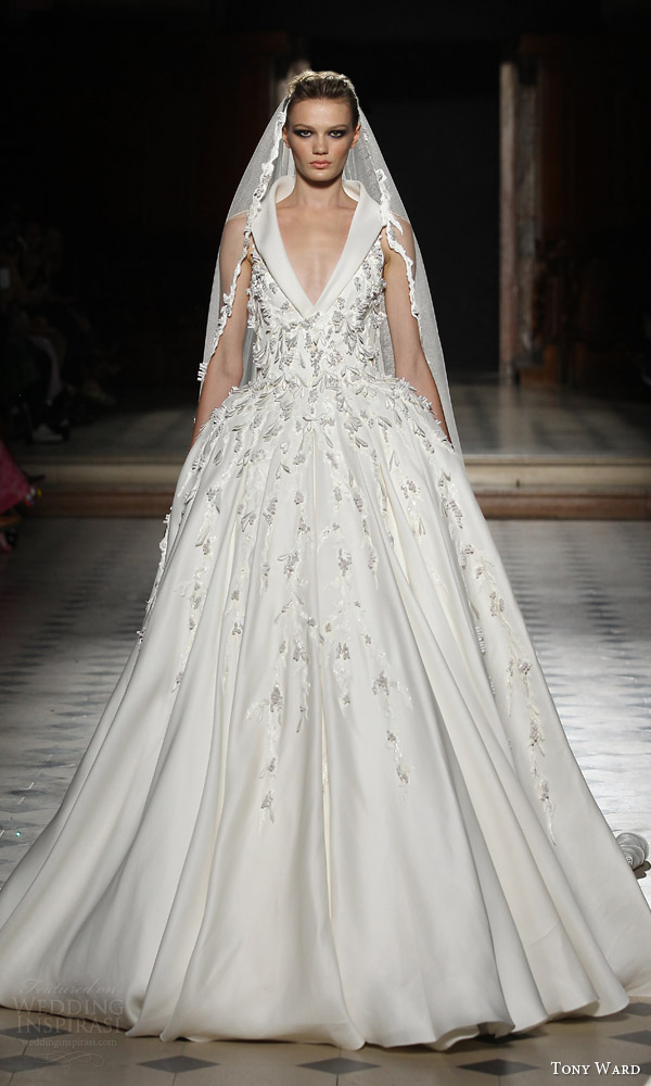 tony ward couture fall winter 2015 2016 look 39 sleeveless ball gown wedding dress v neck collar applique