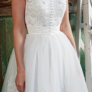 amanda wyatt 2016 bridal dresses beautiful tea length short wedding dress v neckline button lace bodice tulle skirt geena closeup