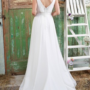 amanda wyatt 2016 bridal dresses pretty sheath wedding dress v neckline sleeveless beaded style leanne v back