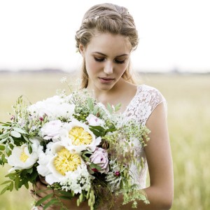 kisui 2016 oui bridal collection camille illusion cap sleeve wedding dress photo shoot close up bodice view