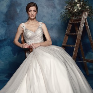 amanda wyatt bridal 2017 she walks with beauty collection featured 680