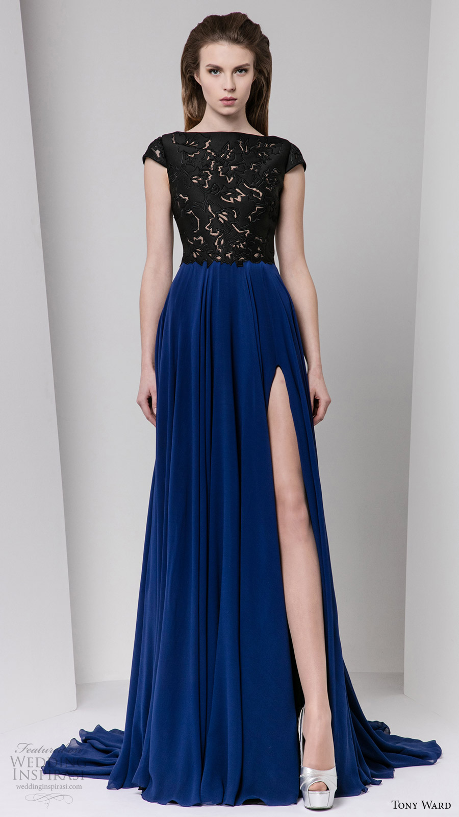 tony ward fall winter 2016 2017 rtw cap sleeves bateau neckline a line evening dress black bodice blue skirt slit