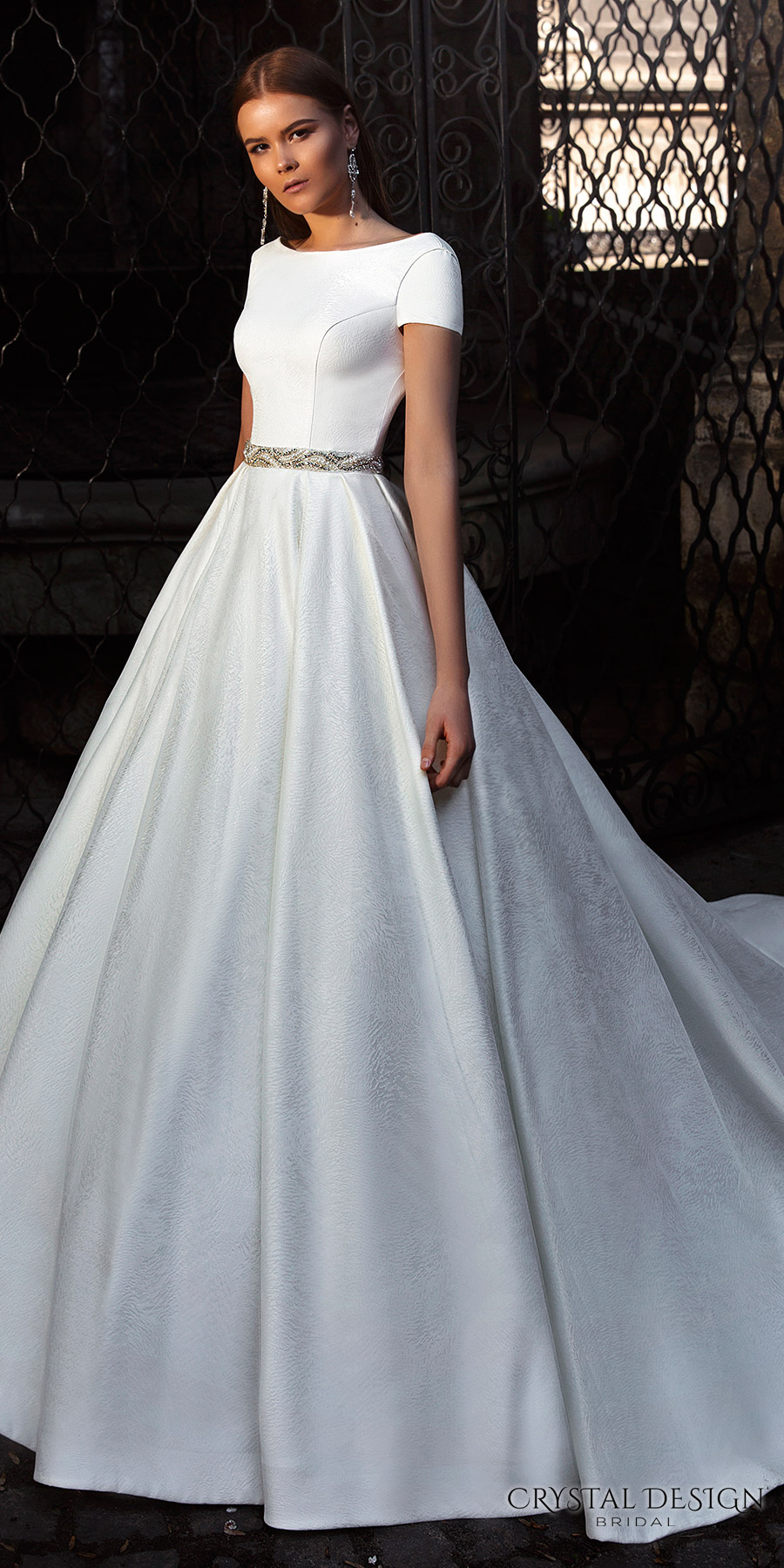 10 Simple Modern Wedding Dresses for the 2023 Bride! - Wedding Journal